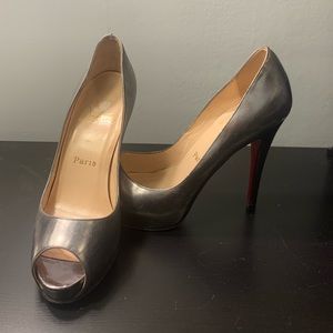 Loubouton Silver Metallic Peeptoe Pumps sz 37 (7)